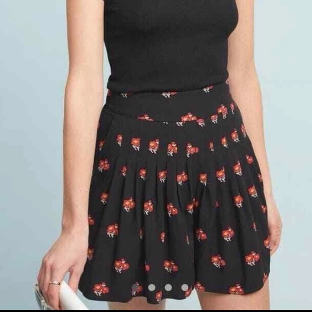 MAEVE Anthropologie Pleated Floral Black Skorts